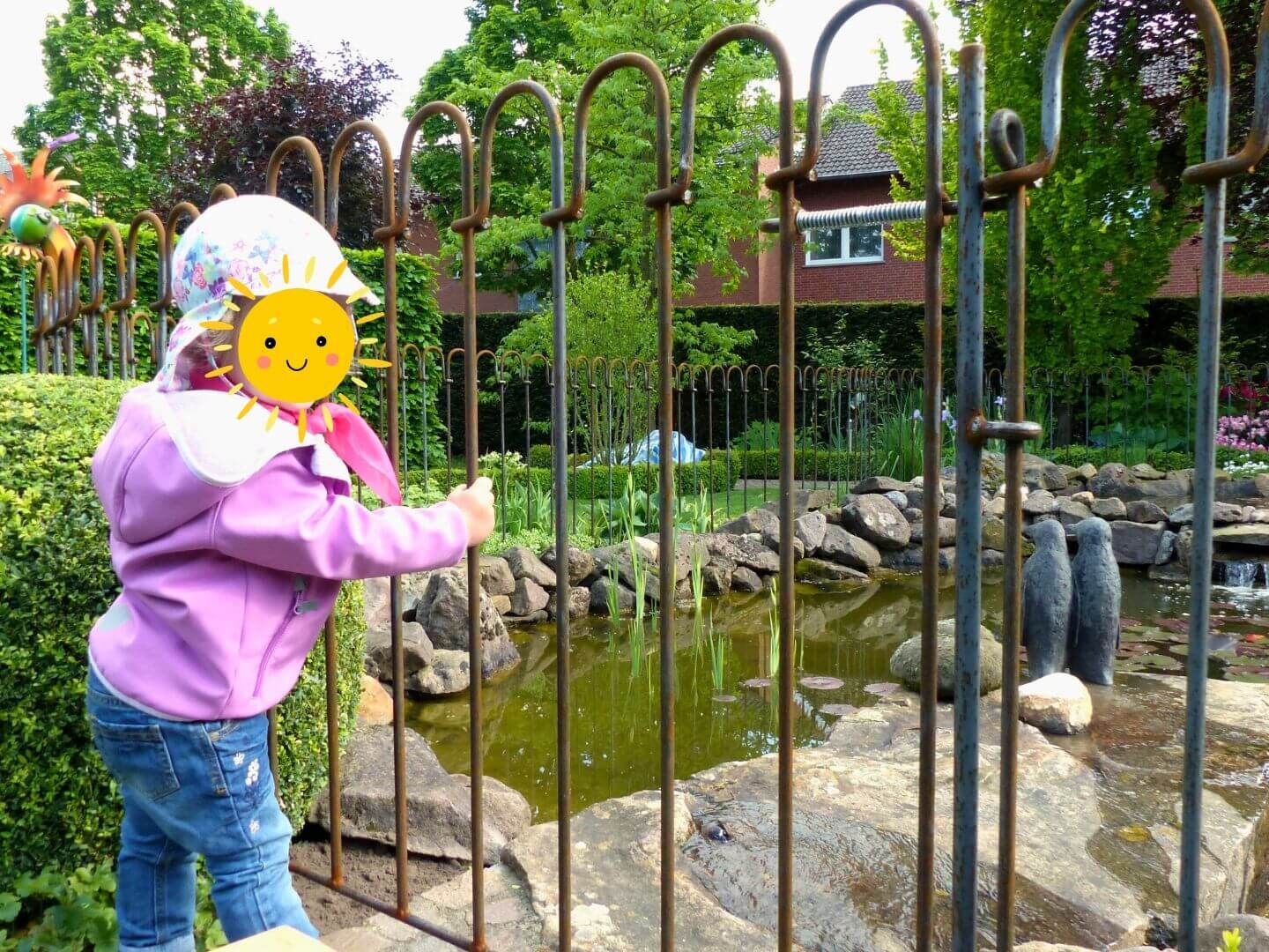 Steckzaun-Tuer Vienna mit Federriegel Eisen roh Steckzaun-Tuer Vienna mit Federriegel Eisen roh