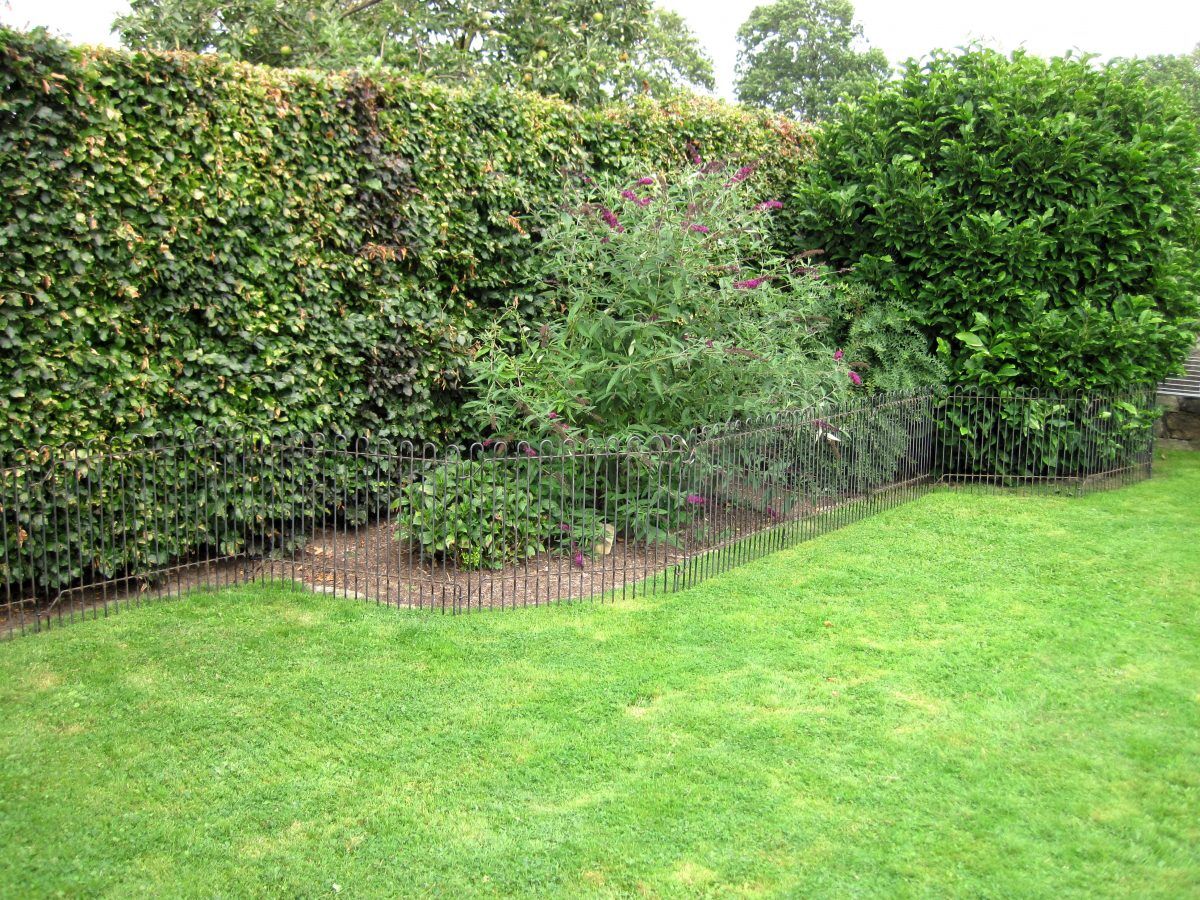 beetabgrenzung_hundesicher Mobiler Kleintierzaun Salzburg in Eisen roh