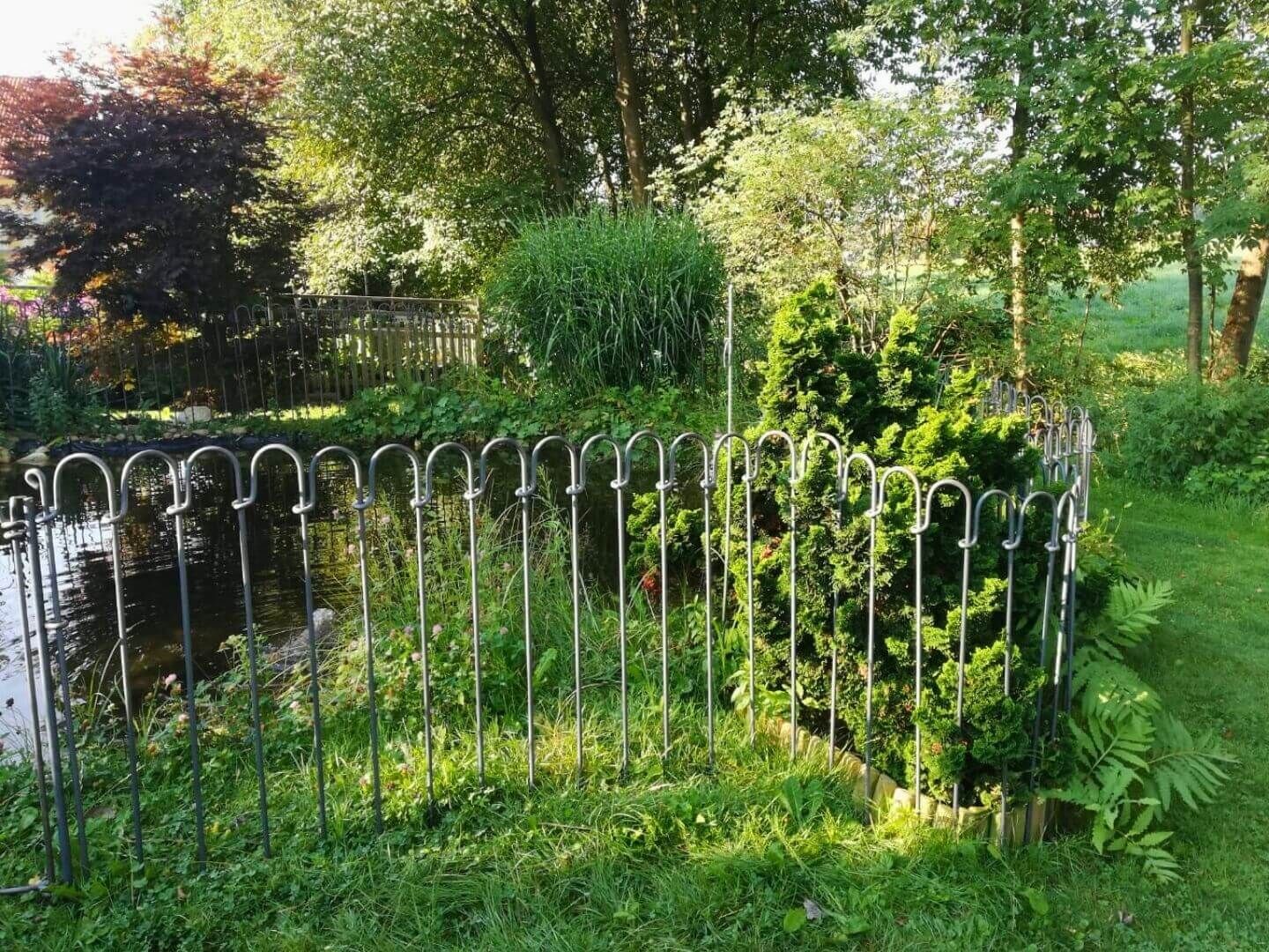 Teichzaun Vienna 100 in Eisen roh - geschwungener Verlauf