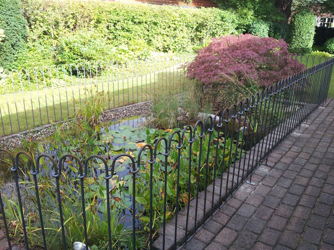 zaun_terrasse Terrassenelemente in Eisen roh auf Steinboden