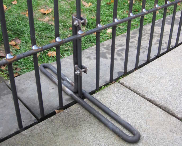 Standfuss-Stahl-Gitter562740ab11213 Standfuß in Eisen roh für den mobilen Kleintierzaun Salzburg