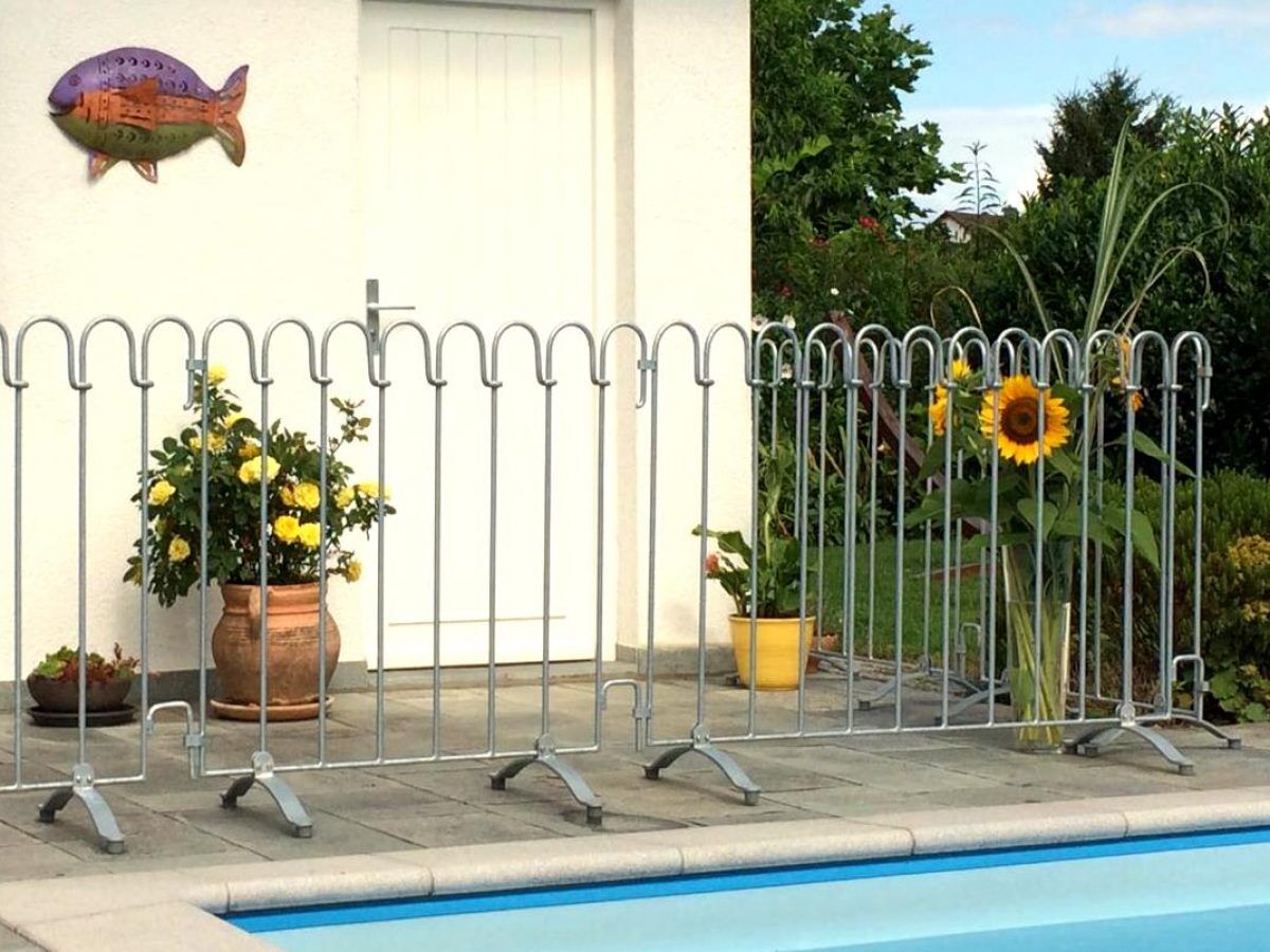 Poolzaun Poolfix-100 in Eisen feuerverzinkt zur Absicherung eines Pools