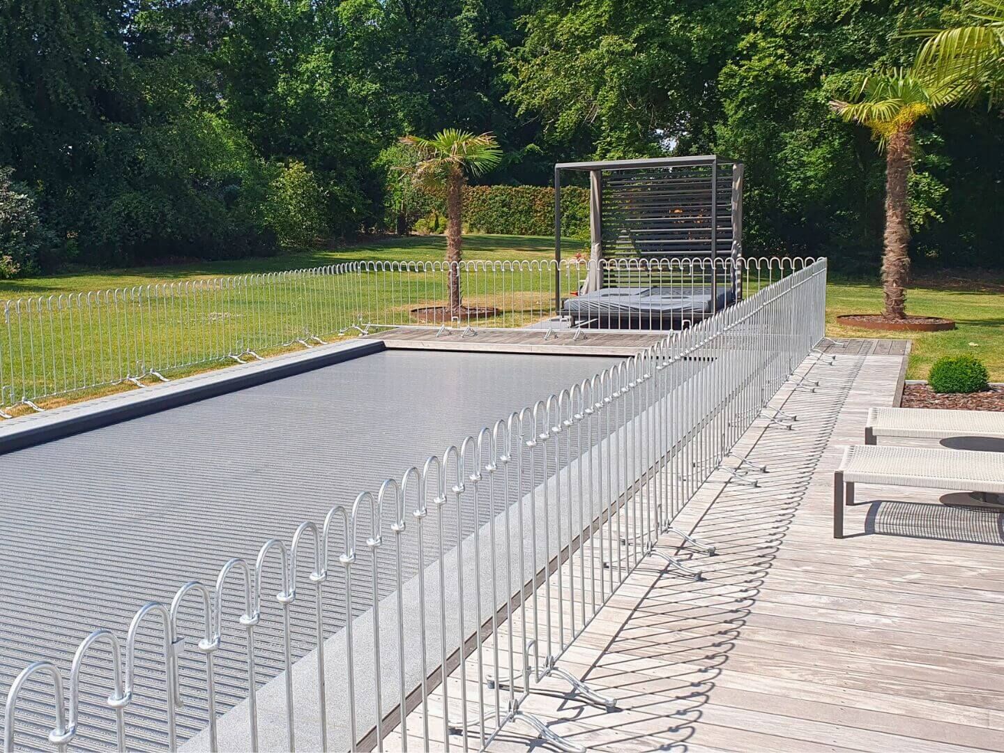 flexibler Poolzaun - Stellzaun Poolfix mit Standfuessen