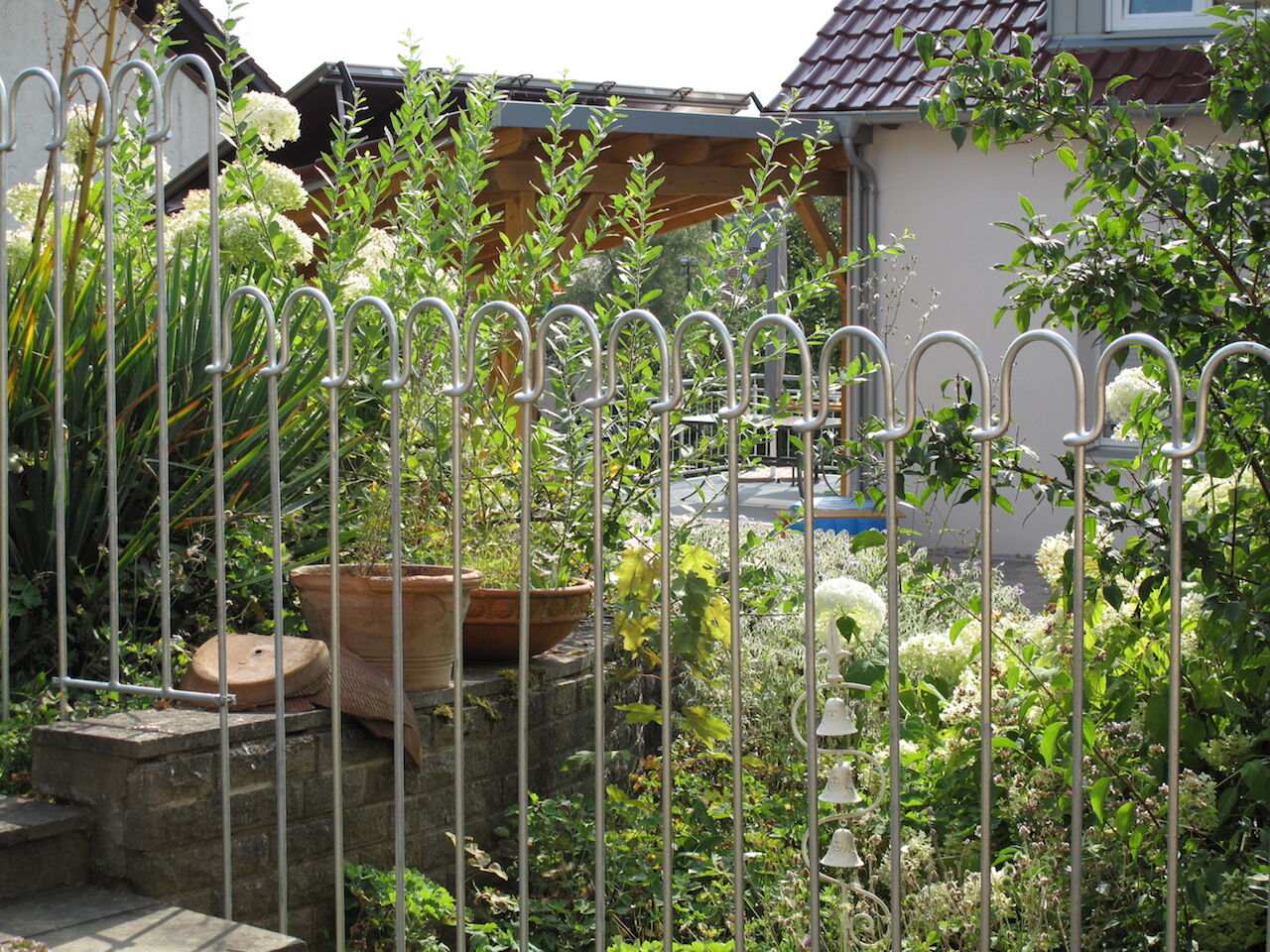 bachlaufelement_vienna100_mauer Bachlaufelement in Eisen feuerverzinkt zur Absicherung einer Stiege