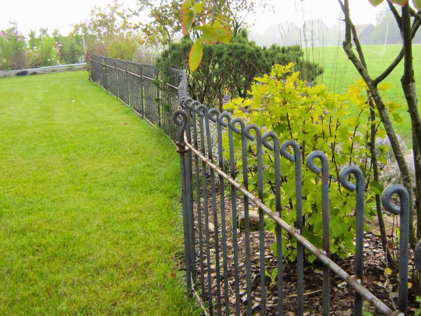 Gartenzaun Graz 145 in Eisen roh als Grundstueckszaun