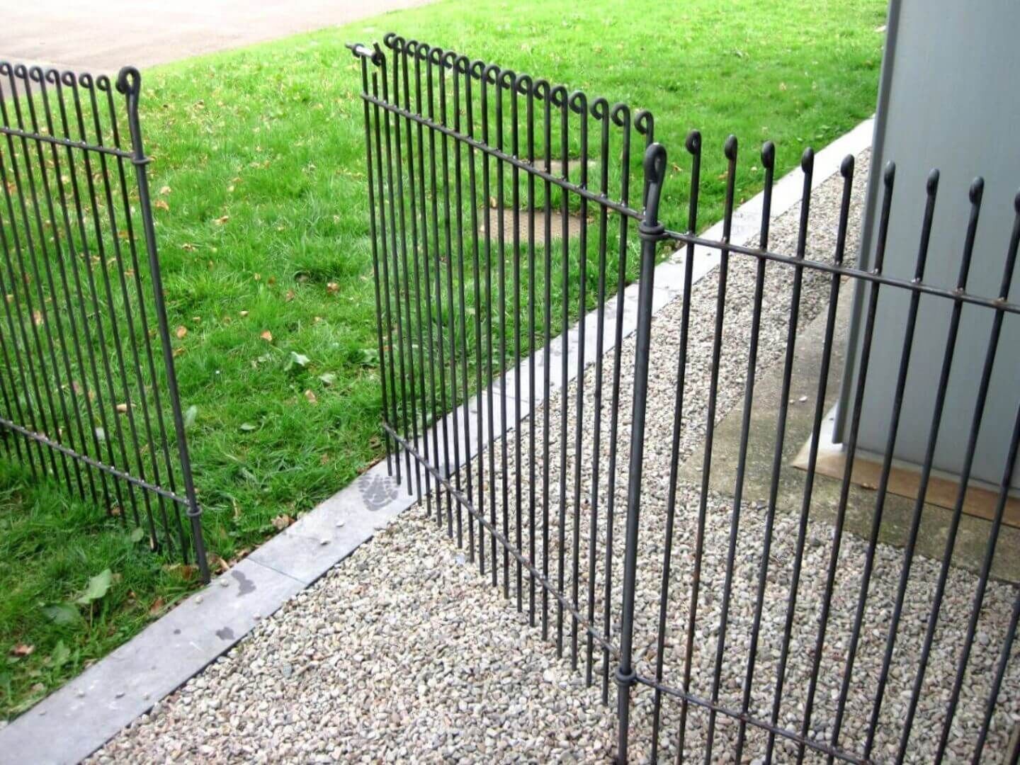 Tür Graz 145 engmaschig in Eisen roh Tür Graz 145 engmaschig in Eisen roh