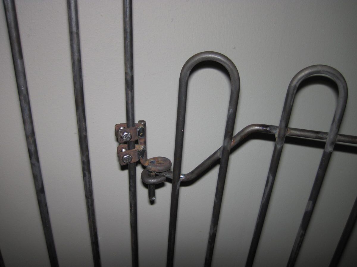 verbindungshalter Verbindungshalter Salzburg für unterschiedliche Zaunhöhen in Eisen roh