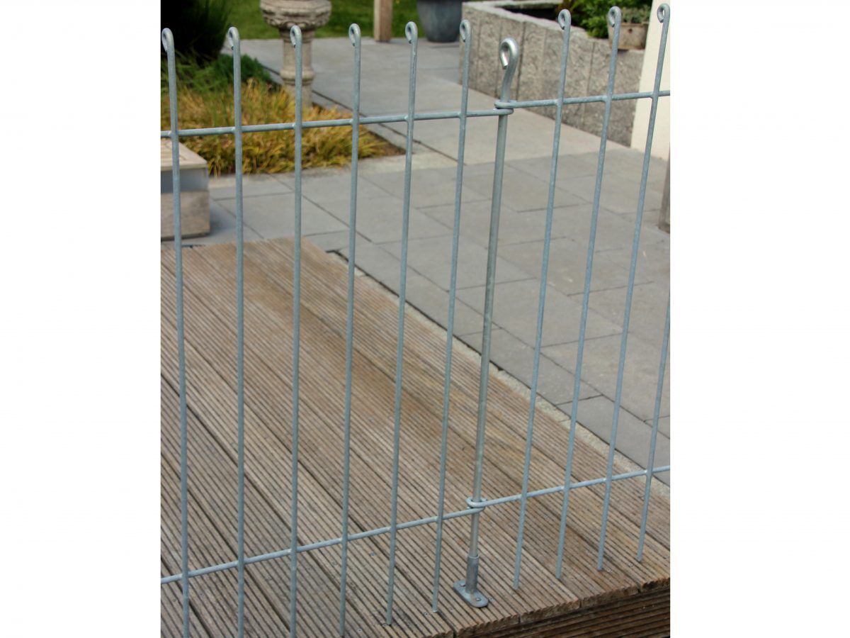 terrassen_aufschraub_platte_zaun_graz Terrassenaufschraubplatte Graz in Eisen feuerverzinkt auf einem Teichsteg