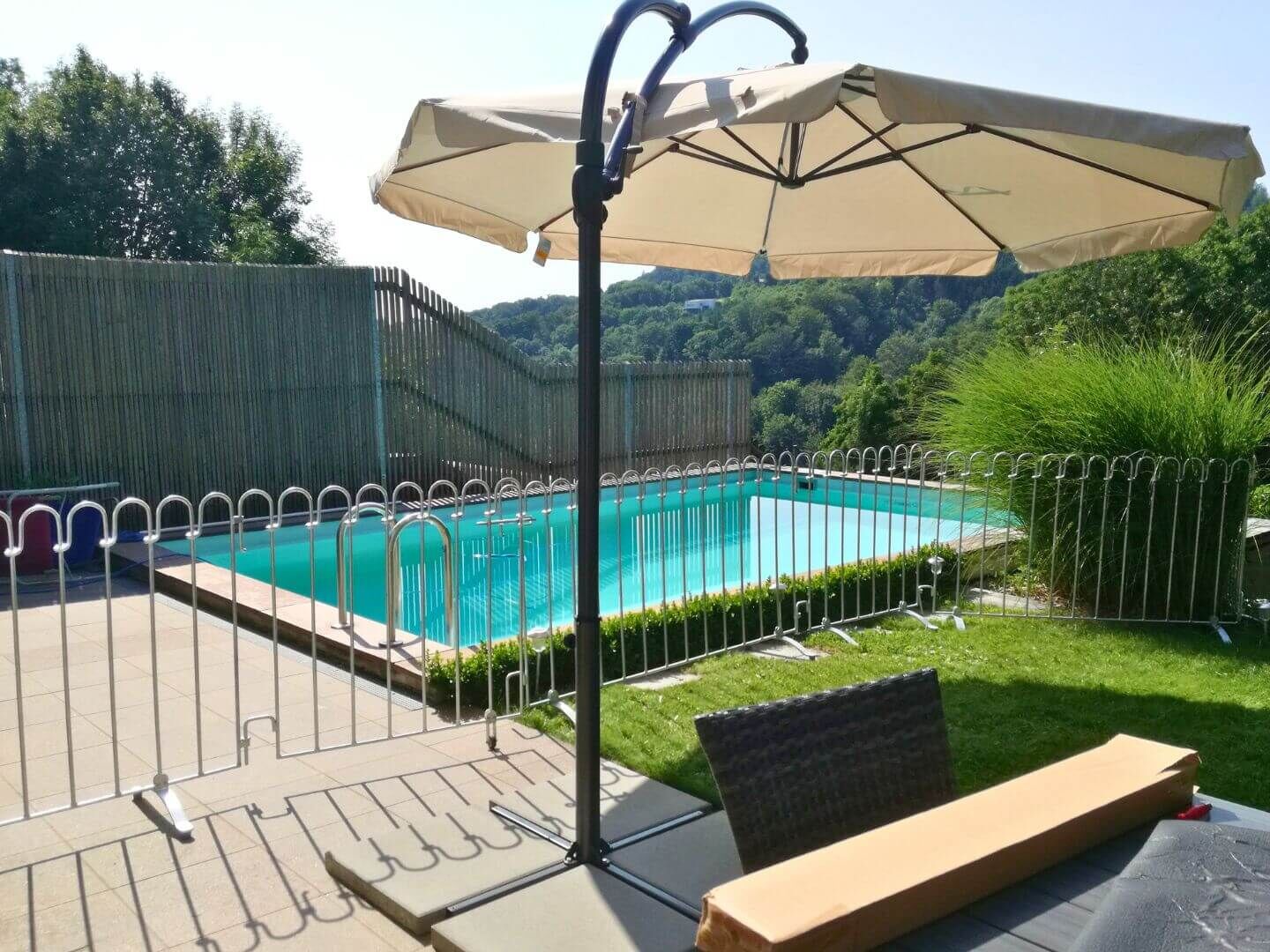 flexibler Poolzaun zum hinstellen - Stellzaun Poolfix Eisen feuerverzinkt flexibler Poolzaun zum hinstellen - Stellzaun Poolfix Eisen feuerverzinkt