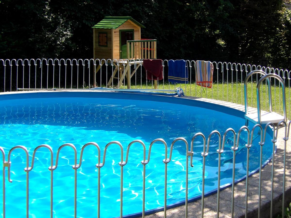 Poolzaun Poolfix-100 in Eisen feuerverzinkt zur Absicherung eines Pools