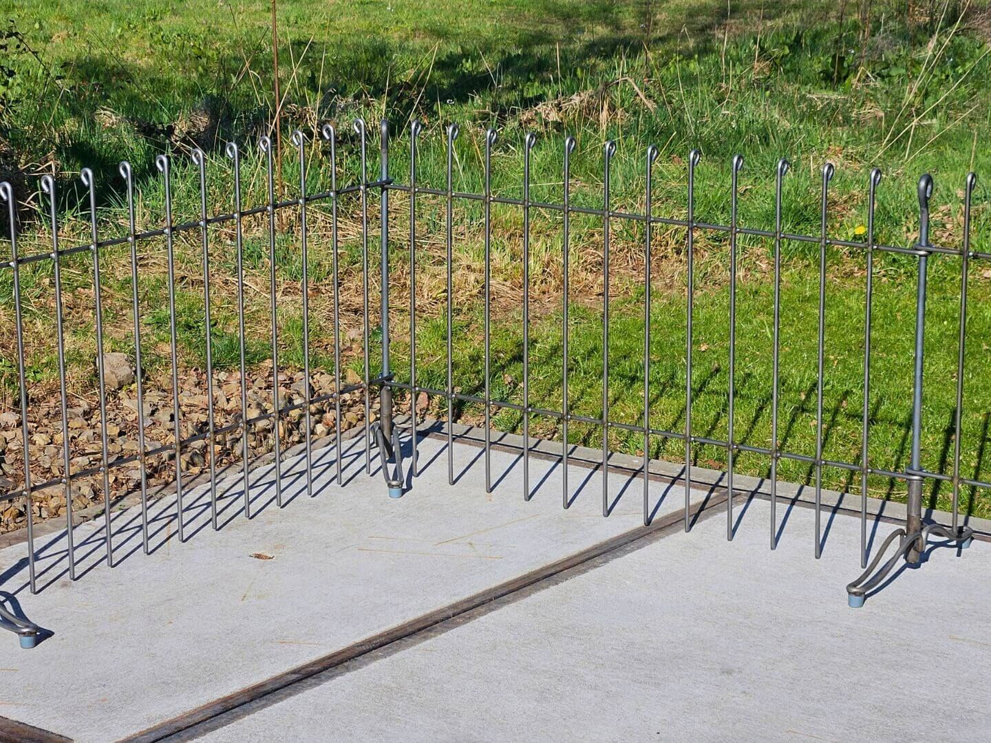 Gartenzaun Graz auf Standfuessen - Eisen roh