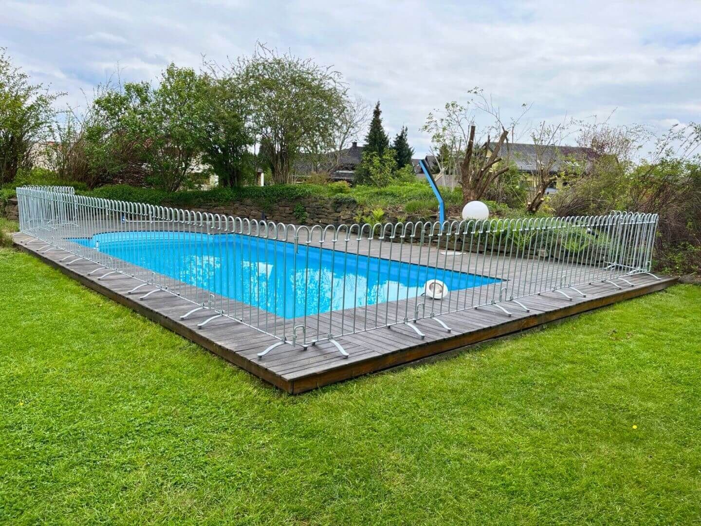 Poolzaun zum hinstellen - Stellzaun Poolfix feuerverzinkt Poolzaun zum hinstellen - Stellzaun Poolfix feuerverzinkt