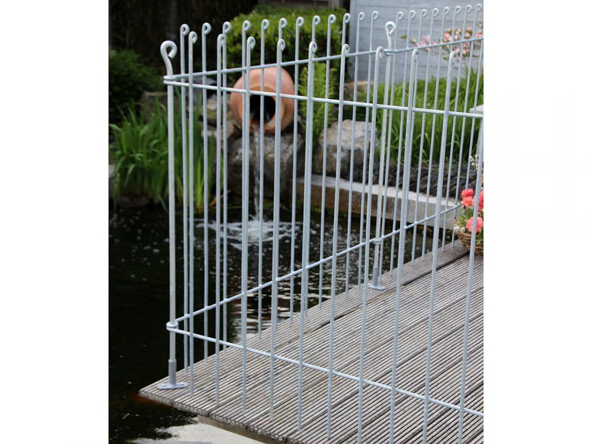 terrassen_aufschraub_platte_zaun_graz_3 Terrassenaufschraubplatte Graz in Eisen feuerverzinkt auf einem Teichsteg