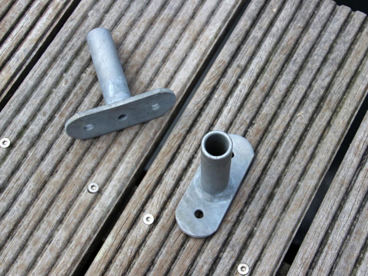 terrassen_aufschraub_platte_zaun_graz_0 Terrassenaufschraubplatte Graz in Eisen feuerverzinkt auf einem Teichsteg