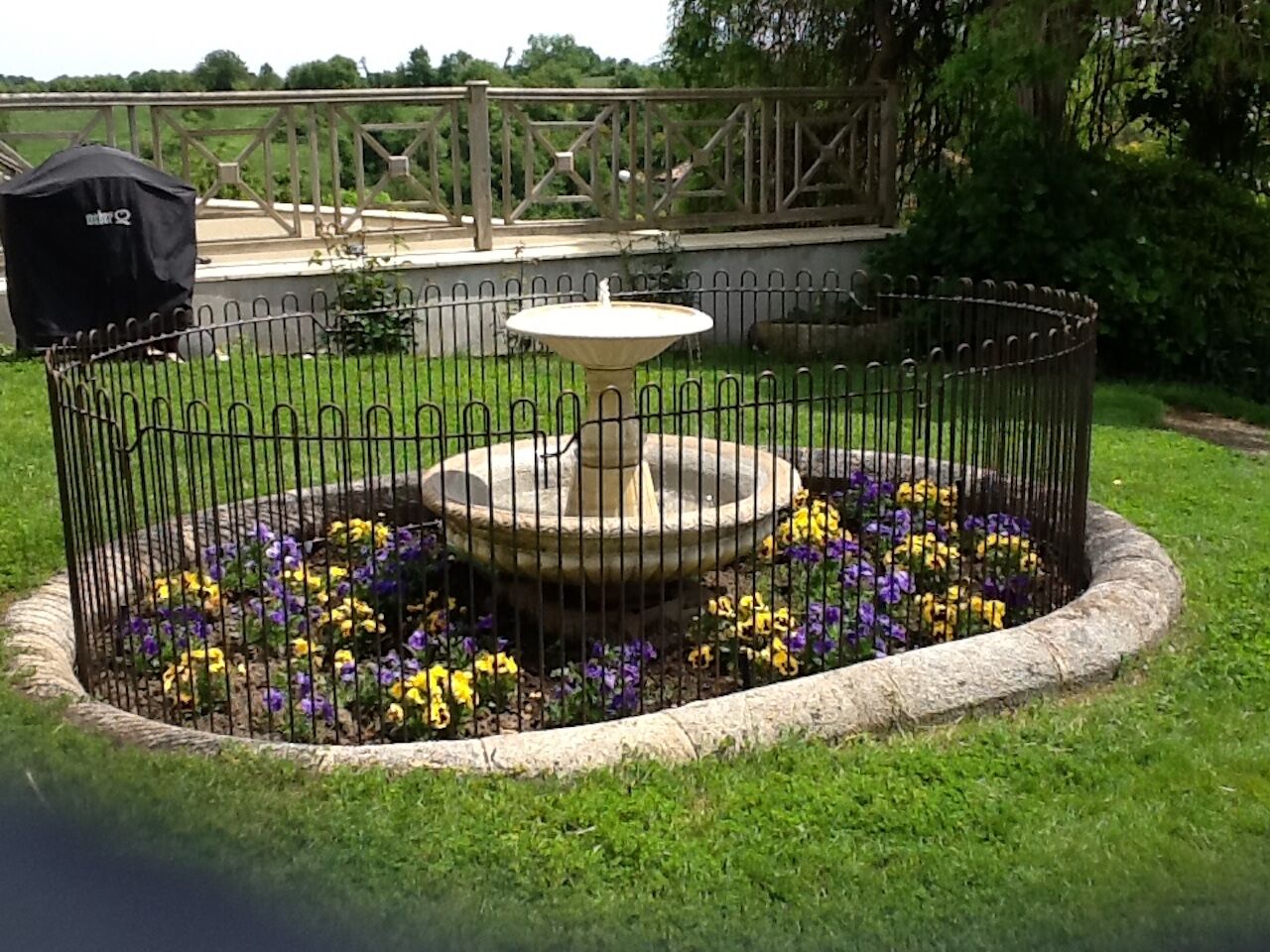 blumenzaun Mobiler Welpenzaun Salzburg zum Schutz der Blumen