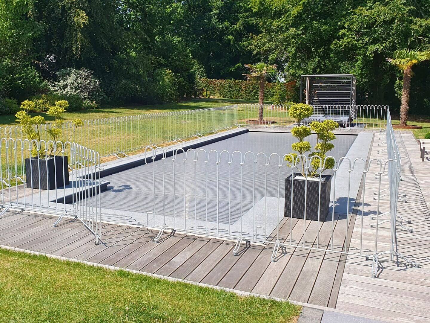 flexibler Poolzaun zum Stellen - Zaunelemente Poolfix mit Standfuessen flexibler Poolzaun zum Stellen - Zaunelemente Poolfix mit Standfuessen