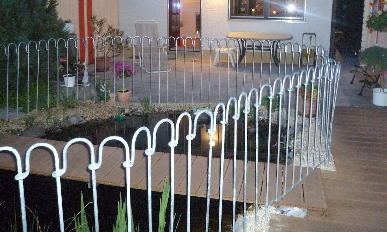 bachlaufelement_vienna100_mauer_2 Bachlaufelement zur Überbrückung eines Stegvorsprungs