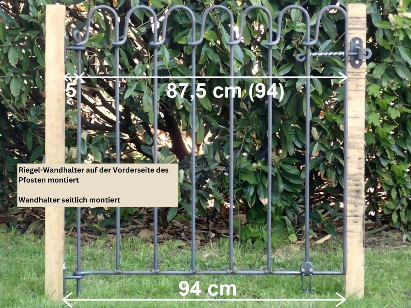 Tuer Vienna in Eisen roh zwischen 2 Pfosten montiert - Wandhalter seitlich und Riegel-Wandhalter auf der Vorderseite montiert Tuer Vienna in Eisen roh zwischen 2 Pfosten montiert - Wandhalter seitlich und Riegel-Wandhalter auf der Vorderseite montiert